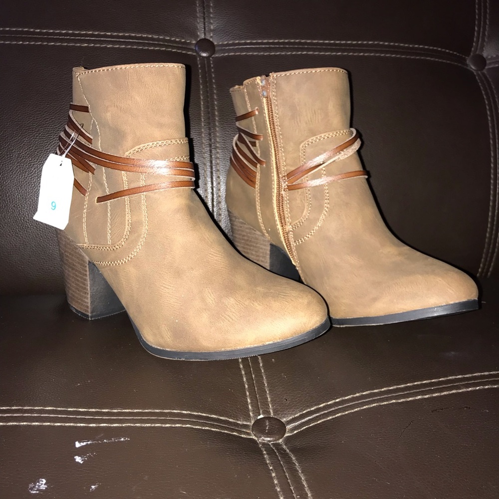 BROWN BOOTIES